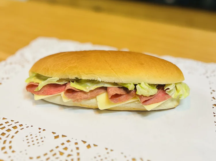 Kaşarlı Salamlı Sandviç
