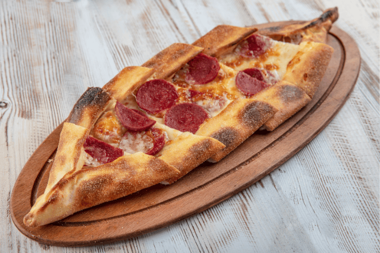 Sucuklu Pide