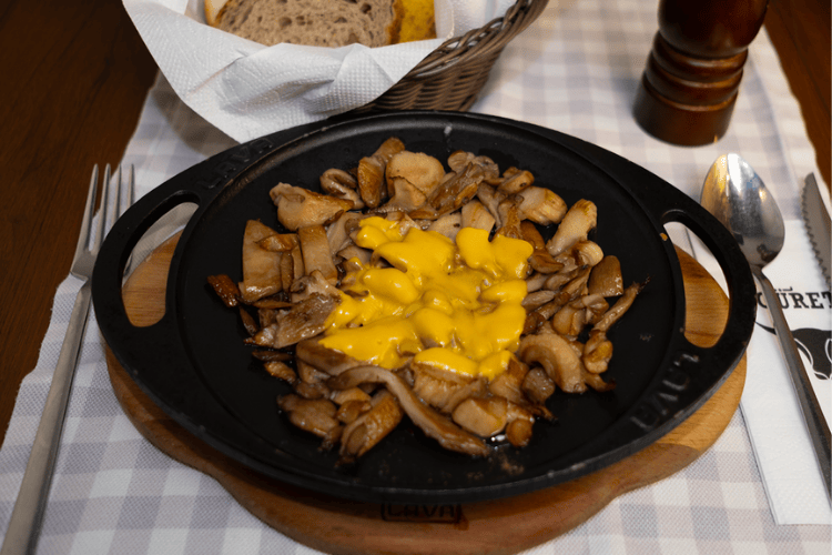 Cheddarlı Mantar