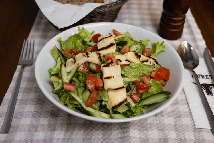 Hellim Peynirli Salata