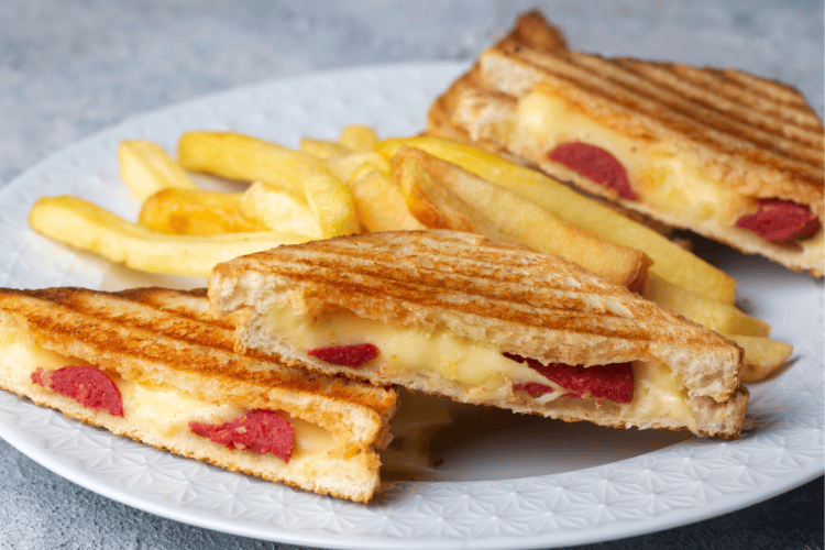 Kaşarlı Sucuklu Tost