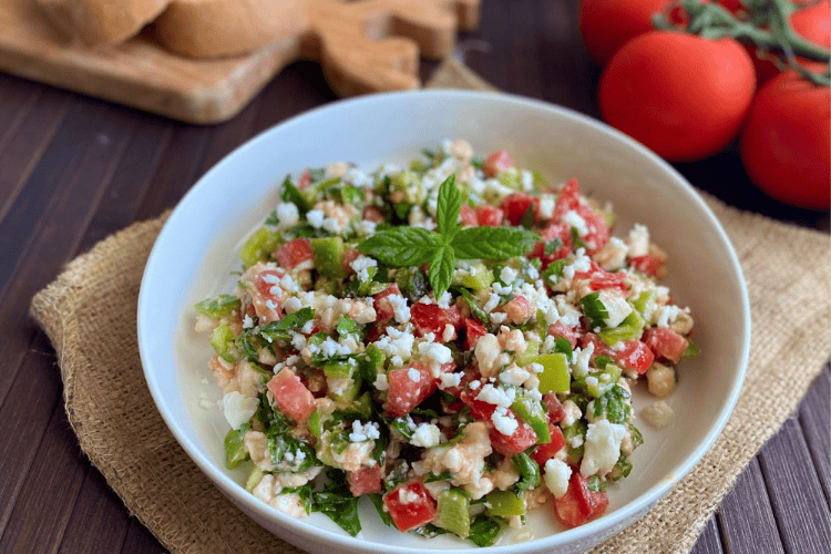 Peynirli Salata