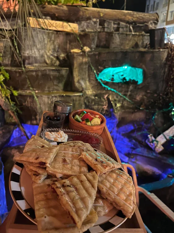 SUCUKLU BAZLAMA TOST 
